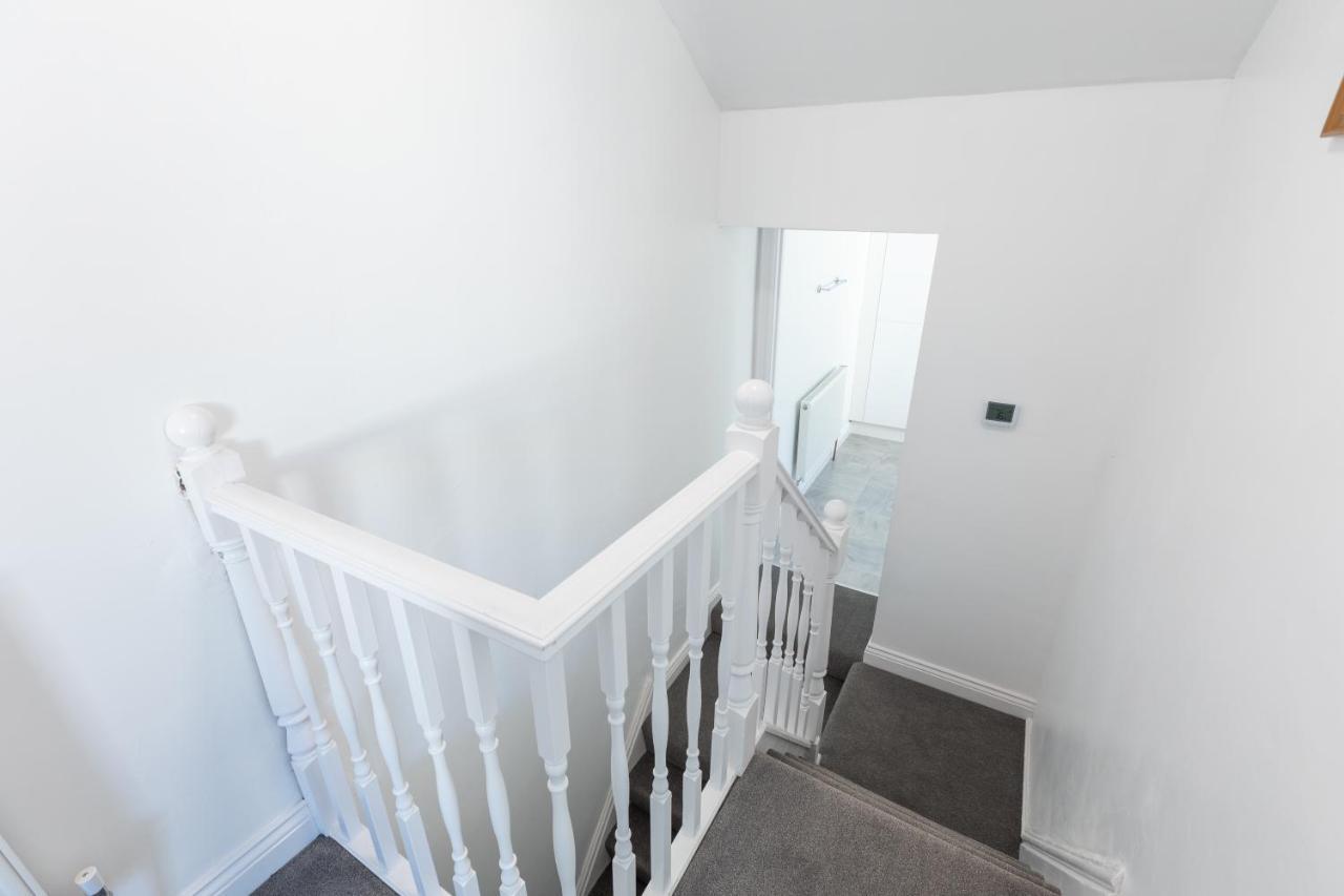 Platform Stadium Apartment With Parking Kingston upon Hull Buitenkant foto